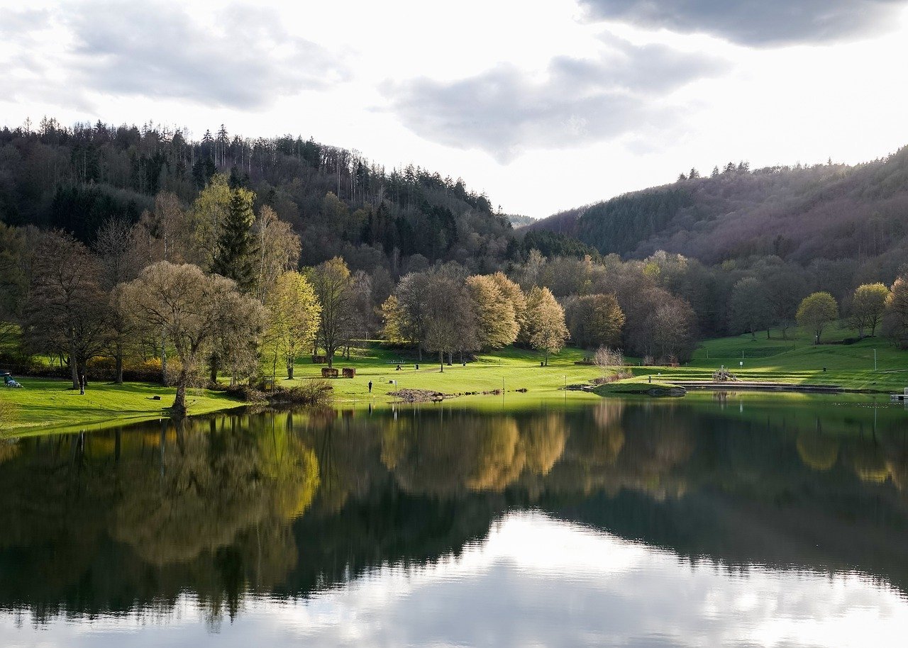 lake-7925872_1280